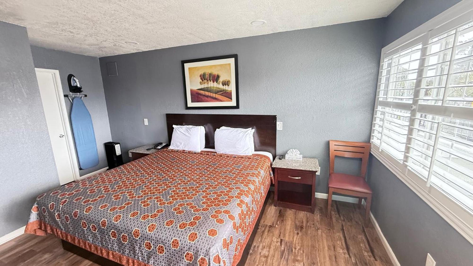 Fireside By The Beach Boardwalk & Bowling 2*