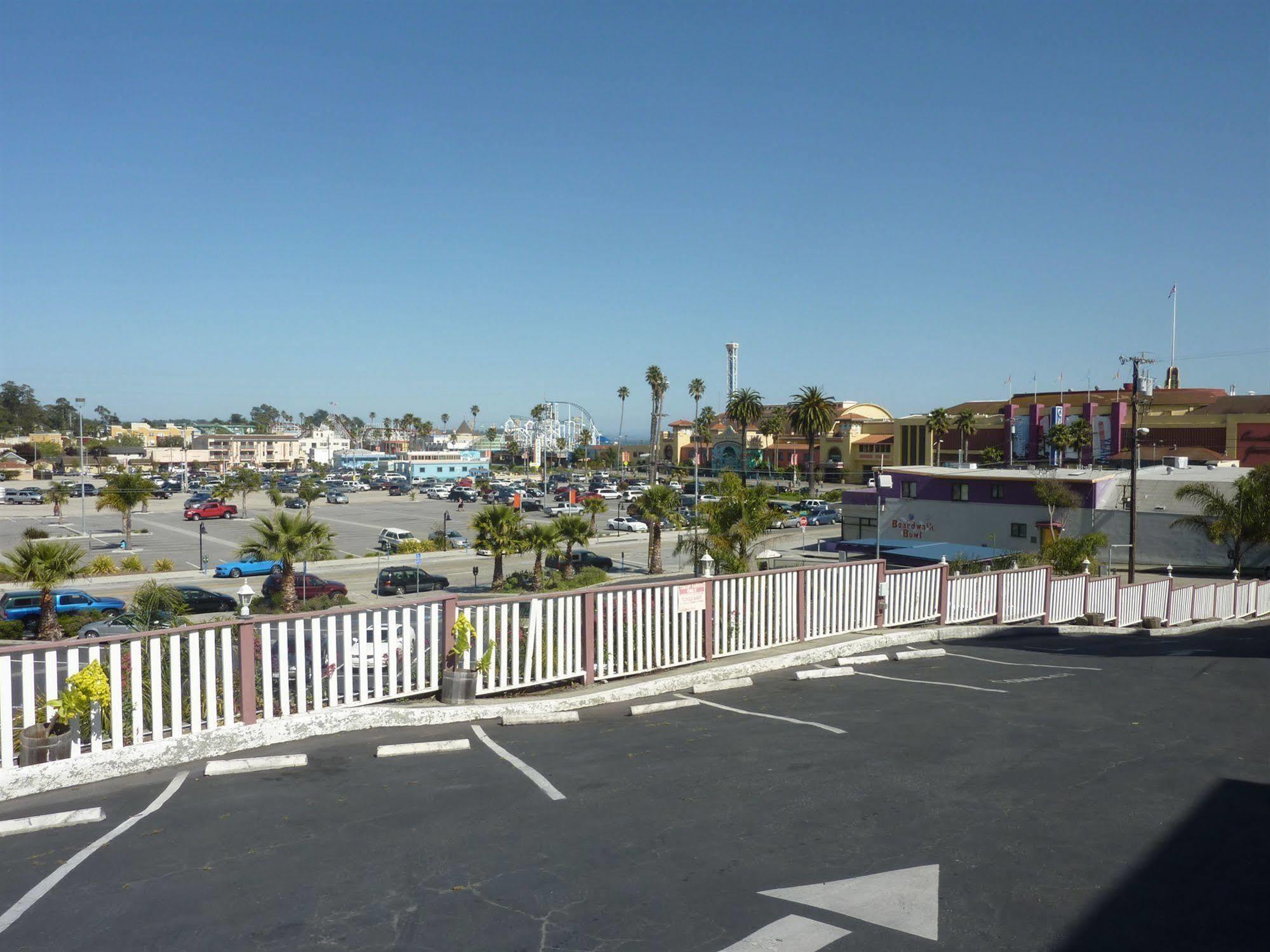 Fireside By The Boardwalk & Bowling 2*