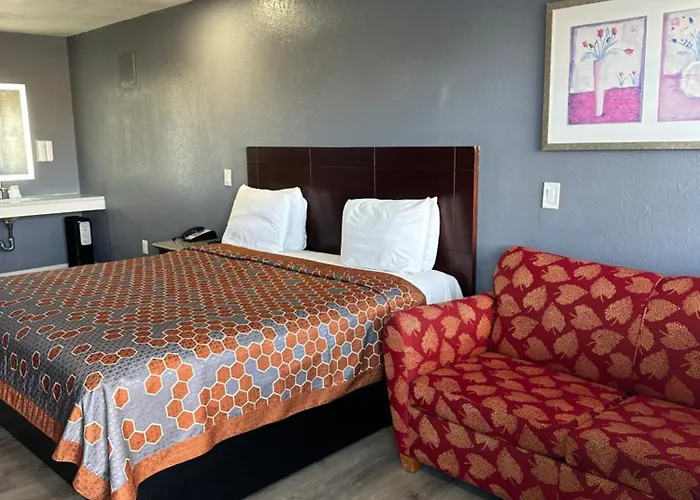 Fireside Inn By The Beach Boardwalk & Bowling
