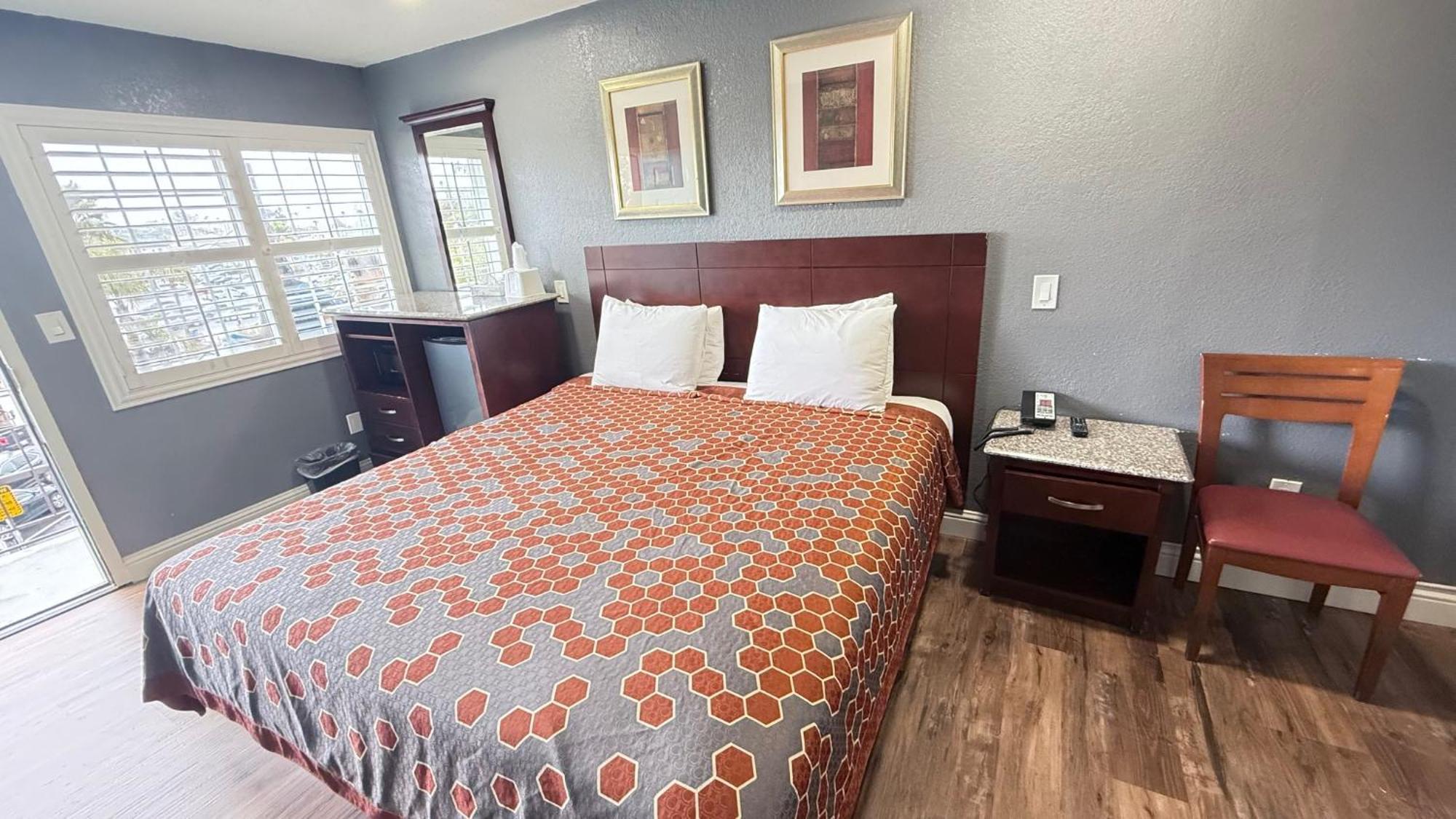 Fireside By The Boardwalk & Bowling Motel 2*